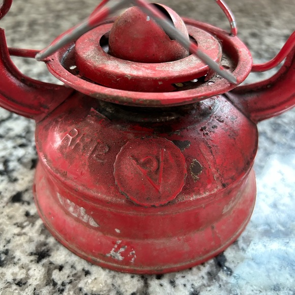 Vintage Red Hanging American Camper Kerosene 12"  Lantern  ARK12 - Picture 2 of 9